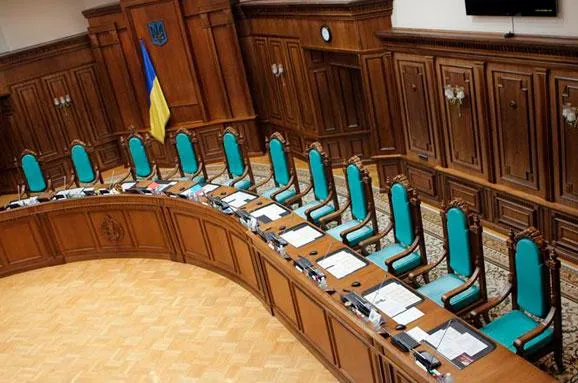 У Конституційному суді досі сидять люди, які дозволили Януковичу узурпувати владу