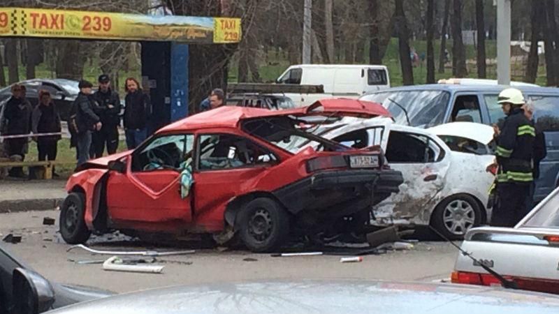 Смертельна ДТП в Дніпрі: автомобіль зім'яло до невпізнаванності – фото аварії Смертельна ДТП в Дніпрі: автомобіль зім'яло до невпізнаванності – фото аварії