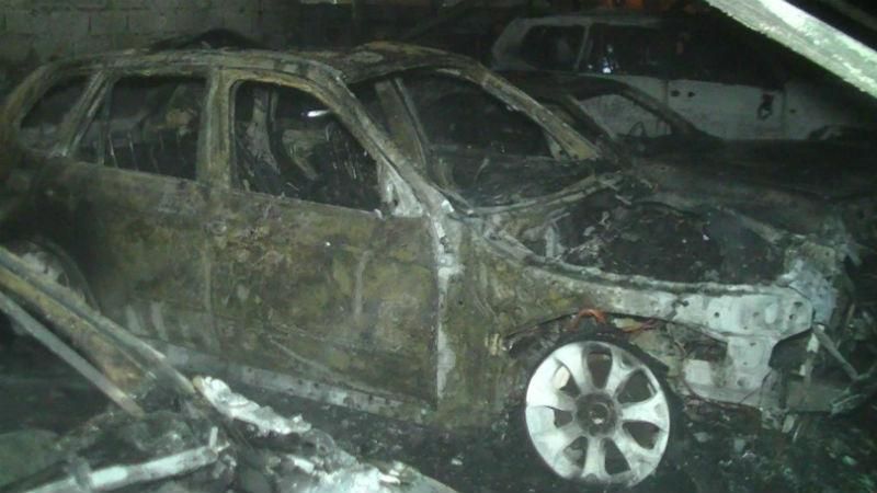 Масштабный пожар в Харькове: дотла выгорели 6 автомобилей