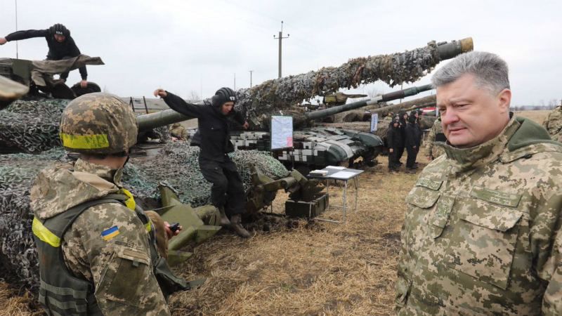 Страшні цифри: Порошенко повідомив, скільки військових загинуло в АТО з початку року