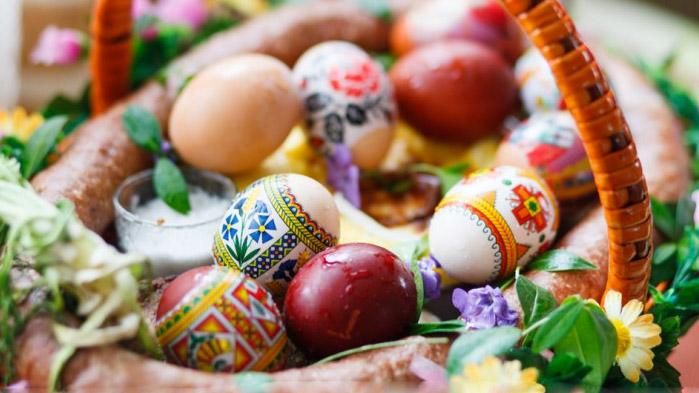 Буковинцы отправили тонны вкусностей на передовую к Пасхе Буковинцы отправили тонны вкусностей на передовую к Пасхе