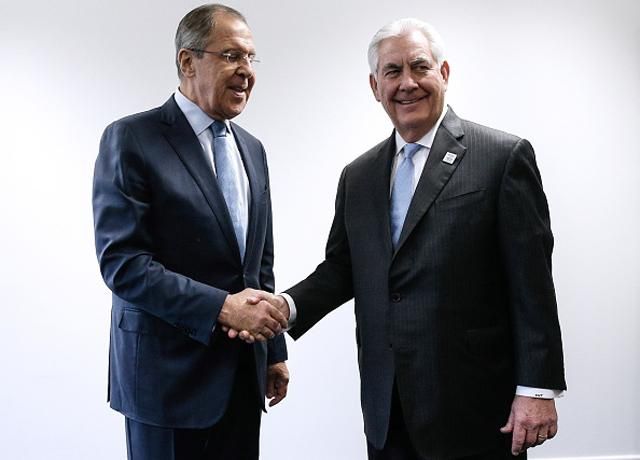 Тіллерсон завершив зустріч з Лавровим: про що говорили сторони Тіллерсон завершив зустріч з Лавровим: про що говорили сторони