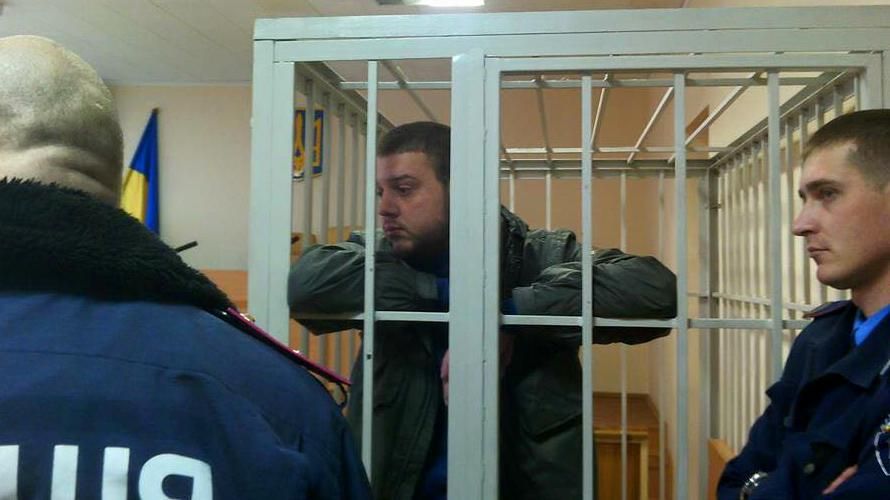 Экс-боец "Торнадо" проломил голову сокамернику Экс-боец "Торнадо" проломил голову сокамернику