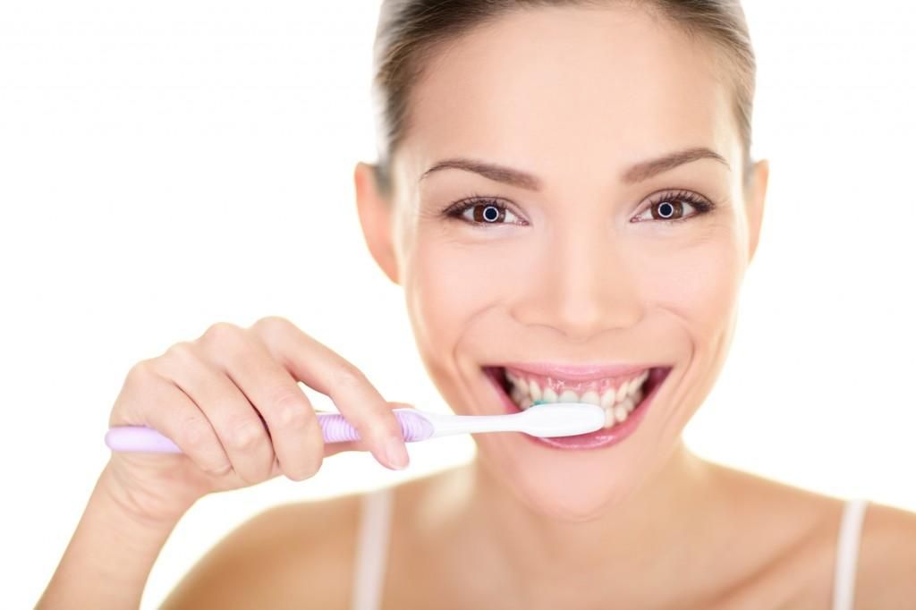 Какие продукты способны отбелить зубы