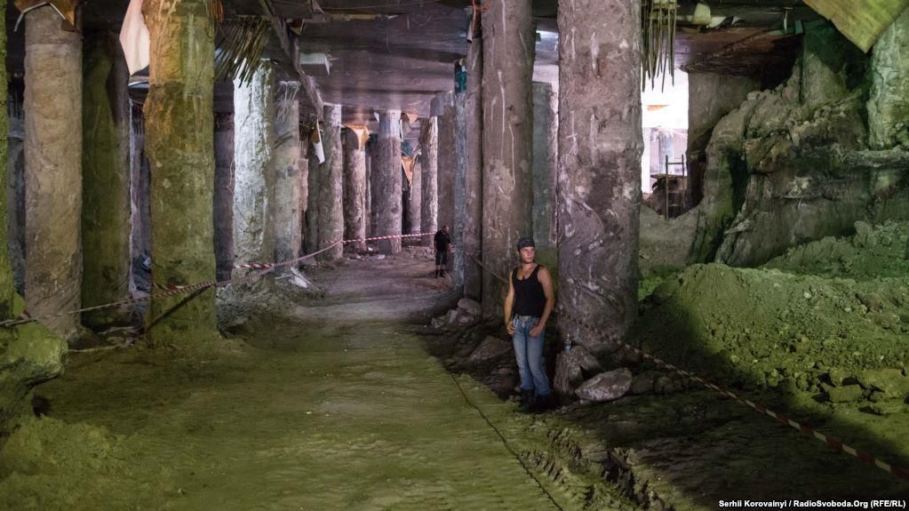 Артефакти на Поштовій площі під загрозою, бо інвестор не фінансує розкопки Артефакти на Поштовій площі під загрозою, бо інвестор не фінансує розкопки