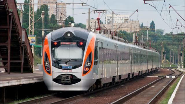 "Укрзалізниця" запустила додаткові поїзди до Великодніх свят "Укрзалізниця" запустила додаткові поїзди до Великодніх свят