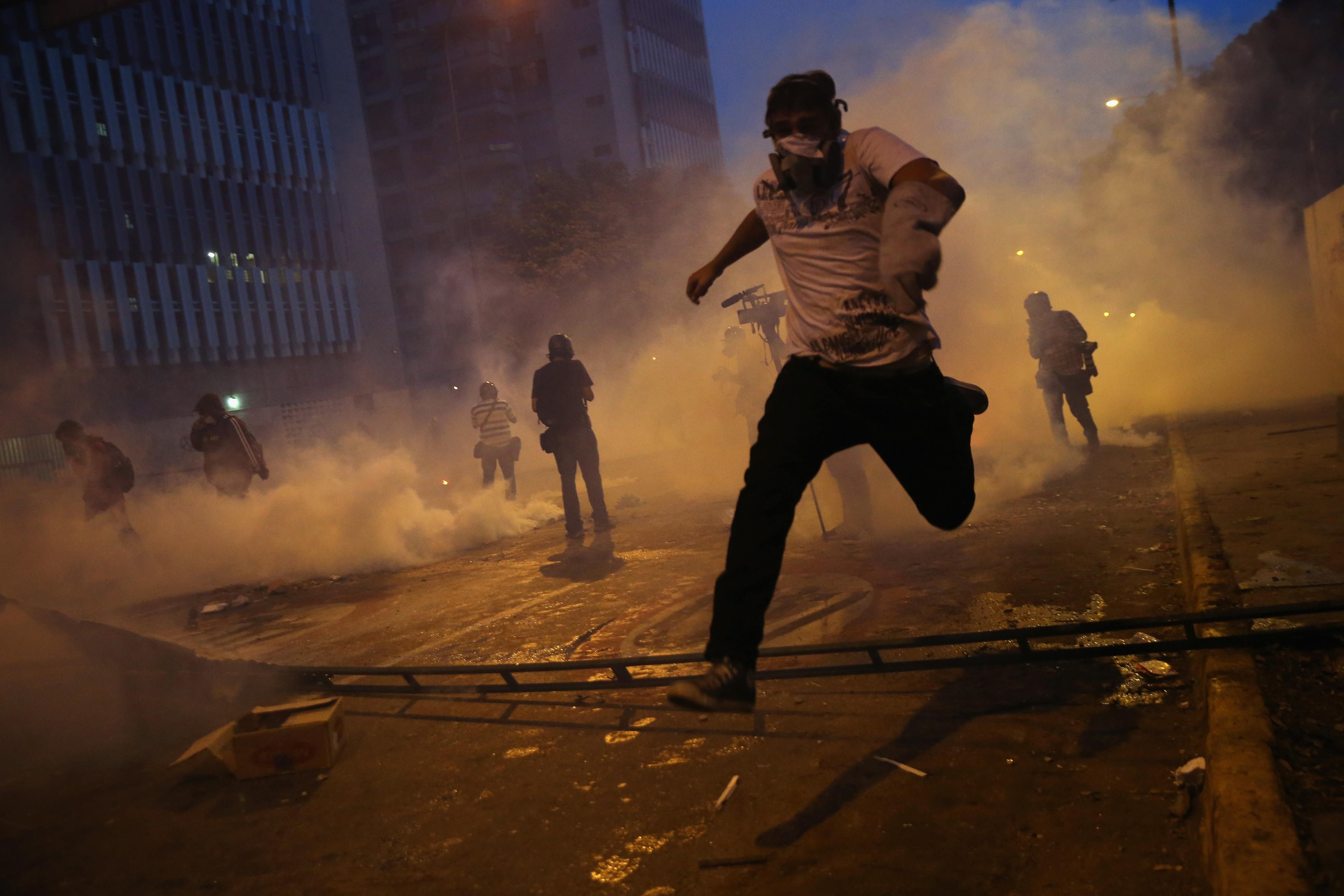 Смертельные протесты в Венесуэле: убили подростка Смертельные протесты в Венесуэле: убили подростка