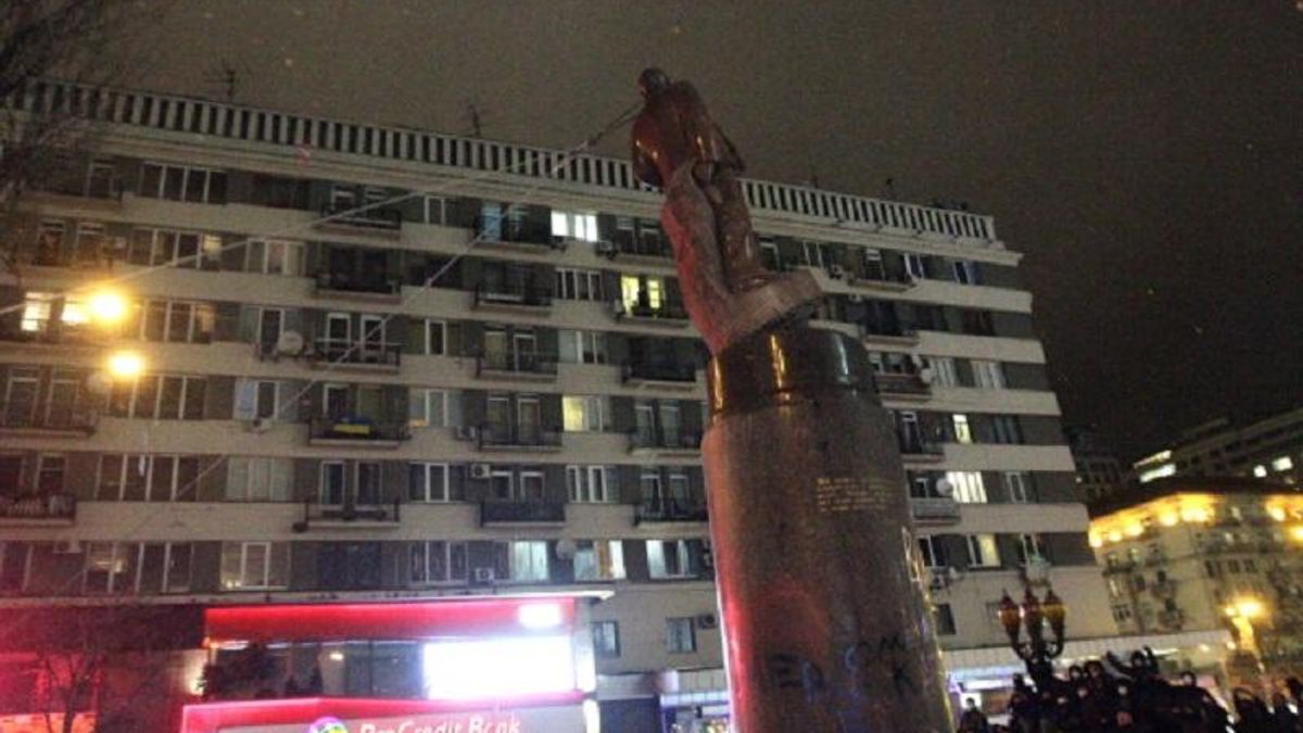 Представили інсталяцію, яка тимчасово замінить Леніна у Києві