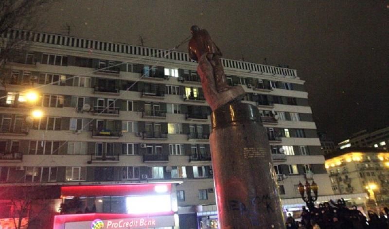 Представили інсталяцію, яка тимчасово замінить Леніна у Києві