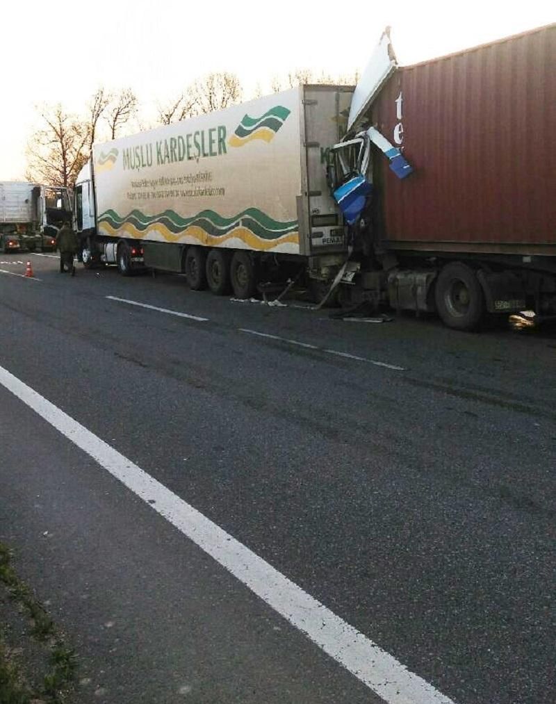 В Одесской области столкнулись две фуры, есть погибший