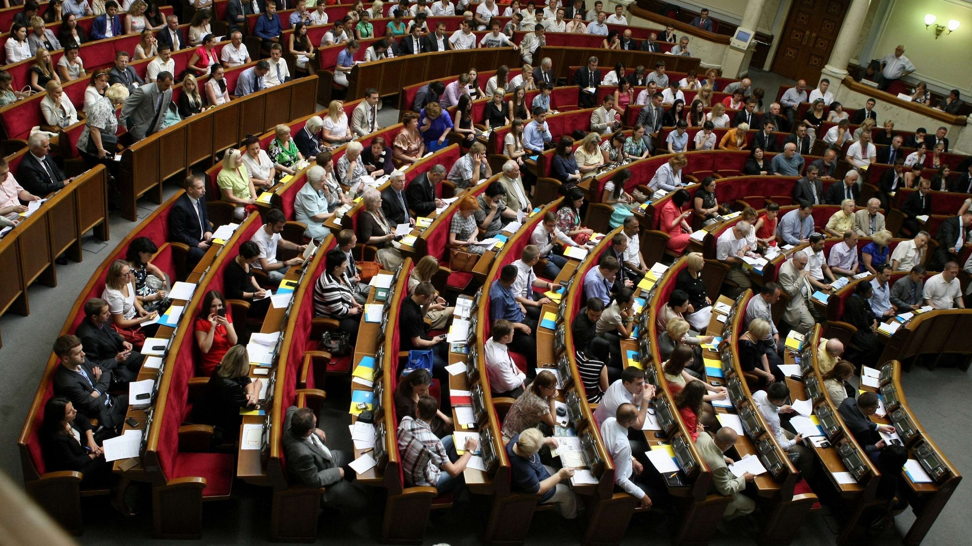 Фотофакт: депутат виртуозно жонглировал яйцами в зале Верховной Рады Фотофакт: депутат виртуозно жонглировал яйцами в зале Верховной Рады