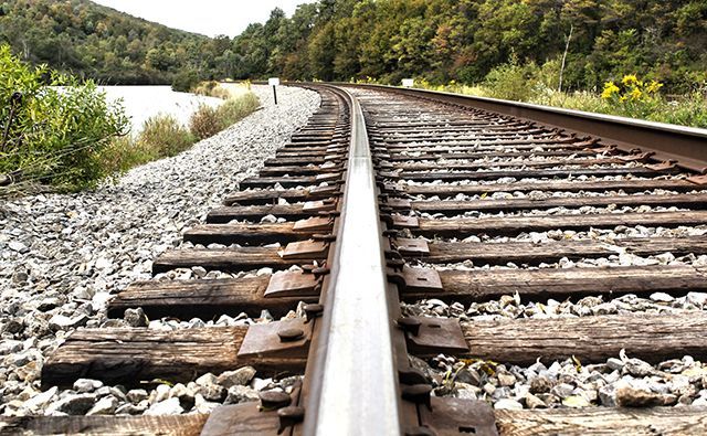 Бойовики "ЛНР" підірвали залізничну колію Бойовики "ЛНР" підірвали залізничну колію