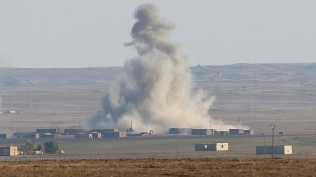 Міжнародна коаліція помилково завдала удару по своїх союзниках в Сирії: багато загиблих Міжнародна коаліція помилково завдала удару по своїх союзниках в Сирії: багато загиблих