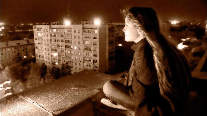 Во Львовской области погибла школьница, упав с крыши многоэтажки