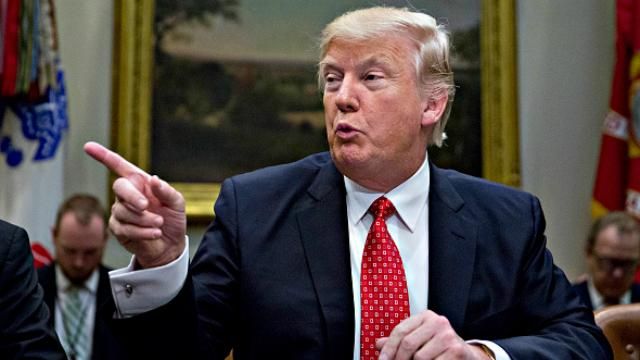 "Привіт, народ" – Трамп в стилі Обами здивував відвідувачів Білого дому