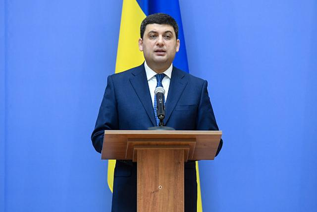 Гройсман хочет увеличить расходы на армию