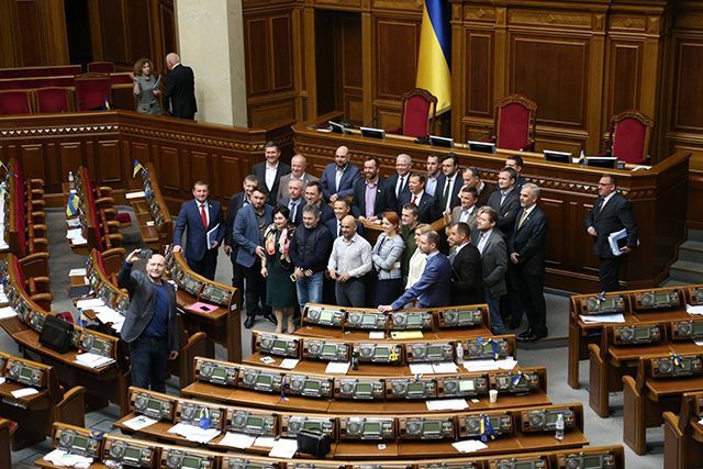 Верховная Рада не будет работать целый месяц Верховная Рада не будет работать целый месяц