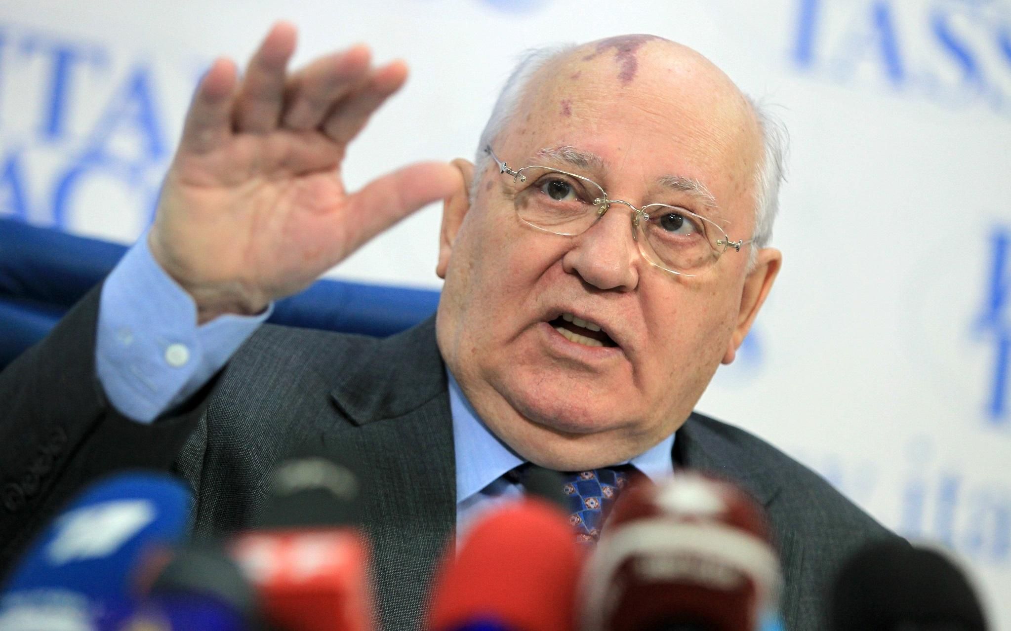 Горбачов вважає, що світ готується до війни