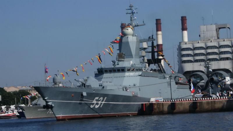 Британські кораблі підняли по тривозі через військові кораблі Росії біля їхніх берегів 