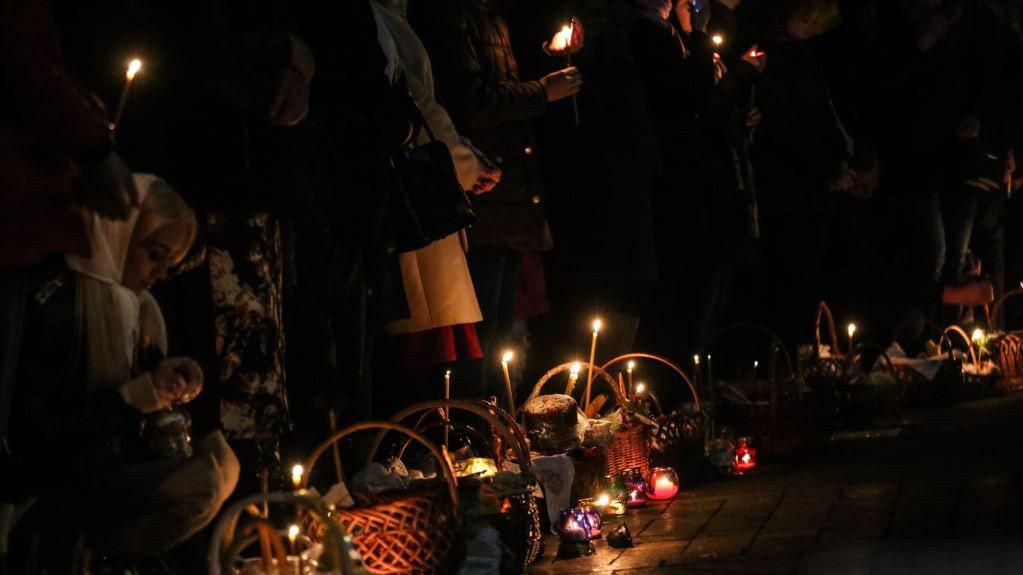 У великодню ніч Порошенко відвідав кілька храмів Києва У великодню ніч Порошенко відвідав кілька храмів Києва