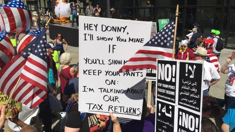 В Калифорнии подрались противники и сторонники Трампа: появились фото В Калифорнии подрались противники и сторонники Трампа: появились фото