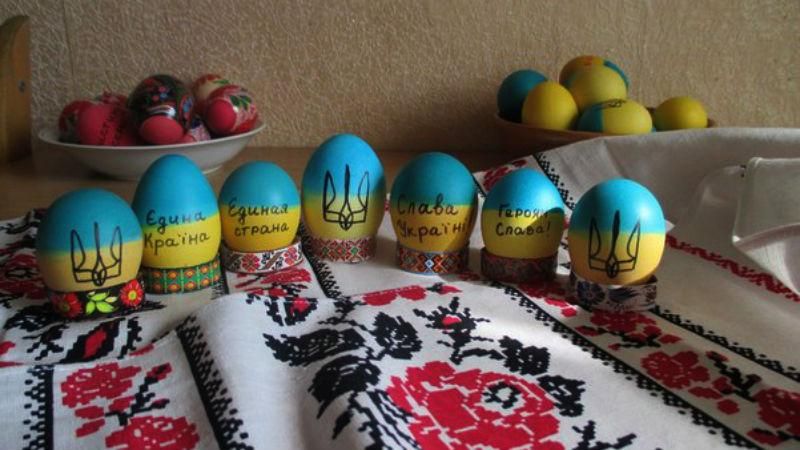 Перемагає той, у кого міцніші яйця. Муженко оригінально привітав із Великоднем Перемагає той, у кого міцніші яйця. Муженко оригінально привітав із Великоднем