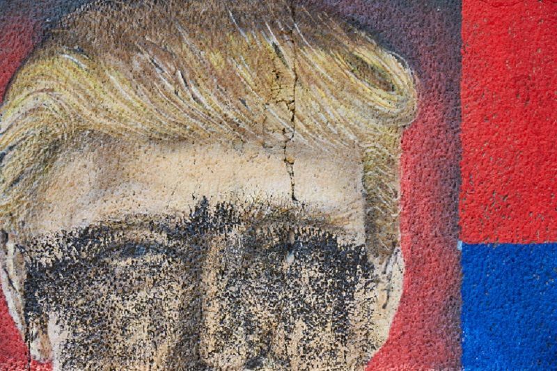 Карикатурист по-праздничному изобразил отношения Трампа и Ким Чен Ына