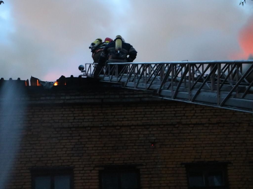 У Києві трапилася пожежа: опублікували фото та відео У Києві трапилася пожежа: опублікували фото та відео