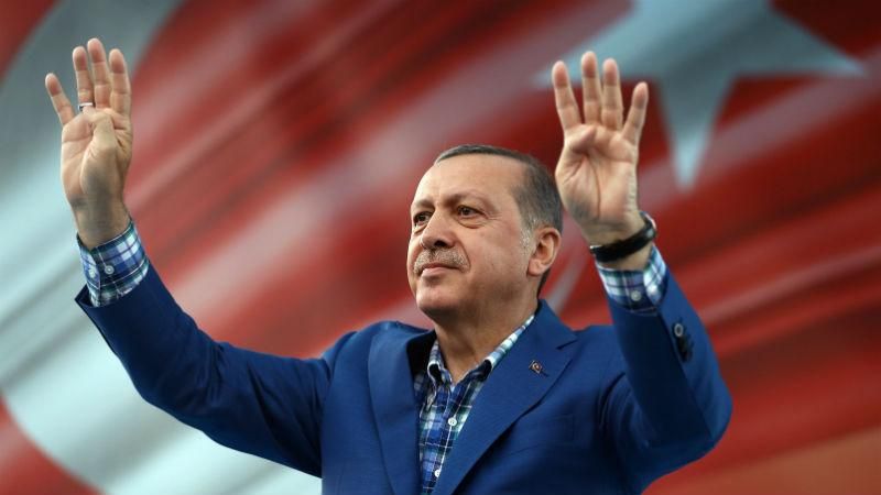 Референдум в Турции: Эрдоган уже поздравляет с победой лидеров партий