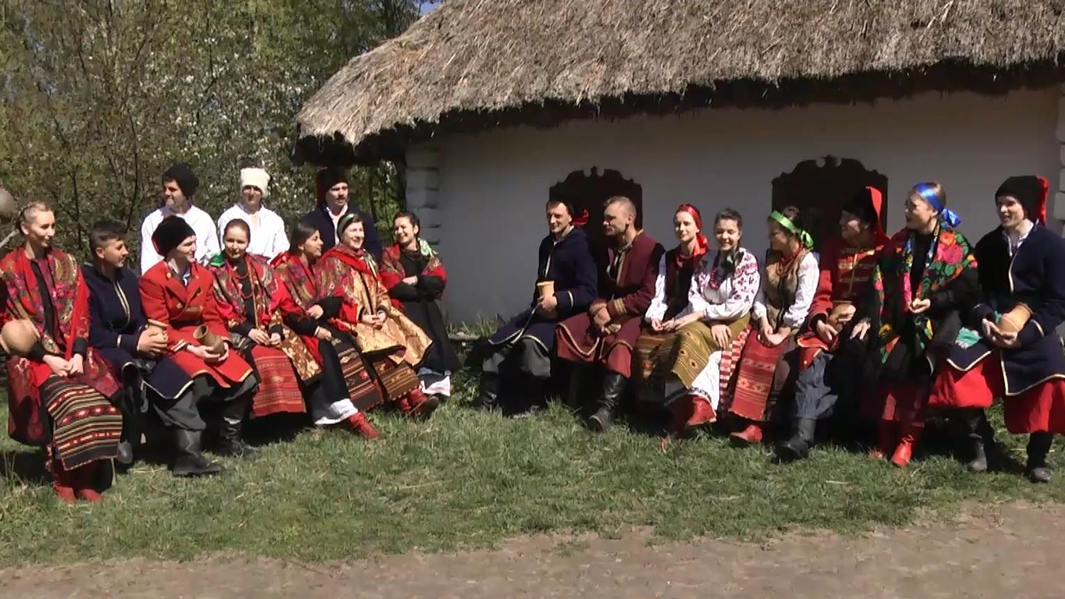 Як українці відроджують традиції святкування Обливаного понеділка