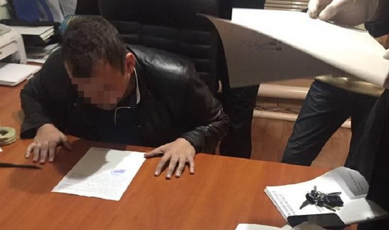 В Одесской области на взятке поймали следователя полиции: фото В Одесской области на взятке поймали следователя полиции: фото