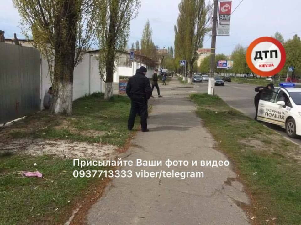 У Києві скоїли розбійний напад на автозаправку: опублікували фото У Києві скоїли розбійний напад на автозаправку: опублікували фото