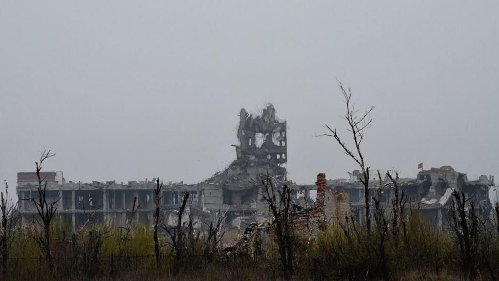 Пустынные руины Донецкого аэропорта в очередной раз шокируют