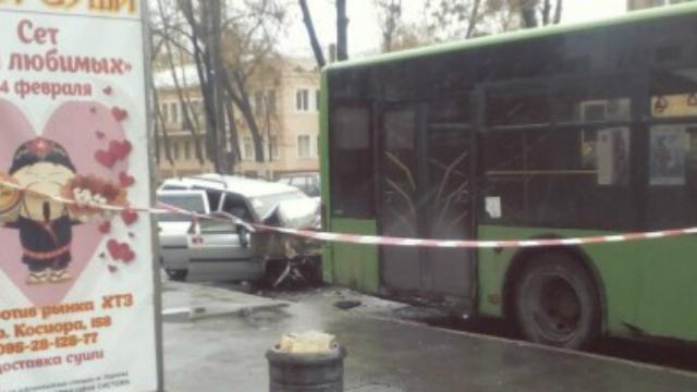Смертельное ДТП в Харькове: легковушка не разминулась с автобусом