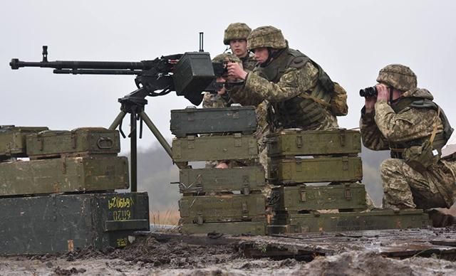 Як українські військові тренувалися стріляти із зенітних установок та кулеметів