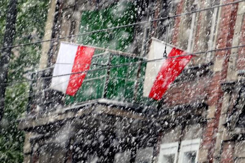 Из-за снегопадов в Польше погиб человек Из-за снегопадов в Польше погиб человек