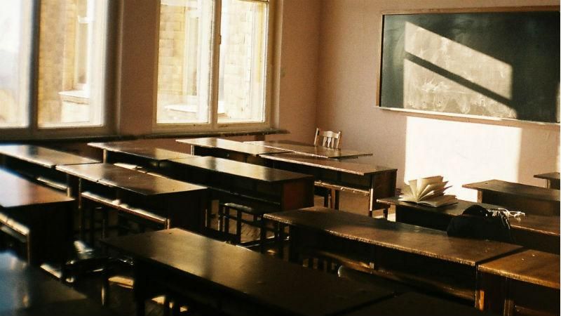 В еще одном городе закрывают школы из-за непогоды В еще одном городе закрывают школы из-за непогоды