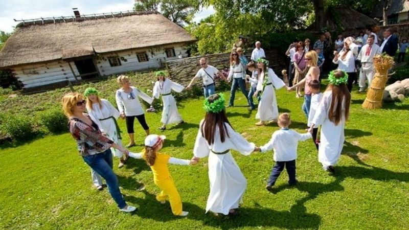 На Львівщині дітей зі cходу знайомили з великодніми традиціями галичан