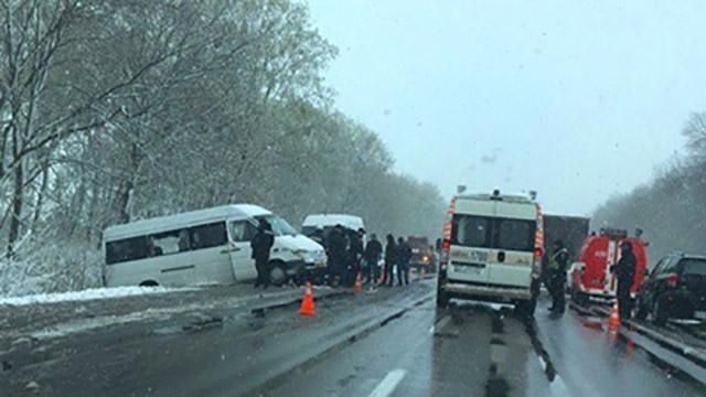 Из-за непогоды произошло ужасное ДТП на Харьковщине, много погибших Из-за непогоды произошло ужасное ДТП на Харьковщине, много погибших