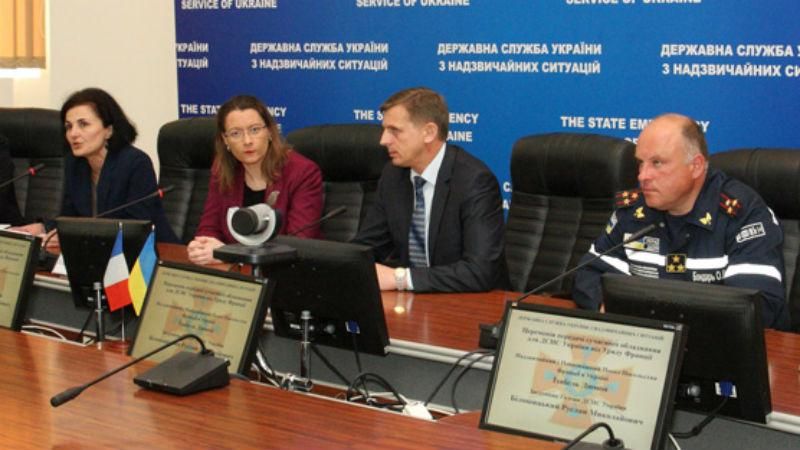 Франція зробила щедрий подарунок українським рятівникам Франція зробила щедрий подарунок українським рятівникам