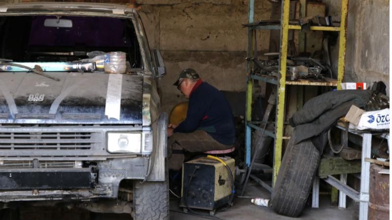 Золотые руки Донбасса: на Донетчине мастер бесплатно ремонтирует технику для украинских бойцов