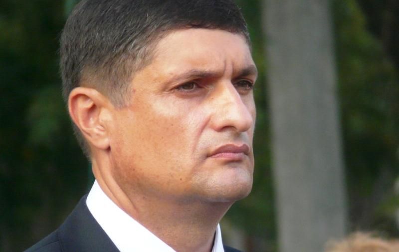 Один з міських голів в Україні знайшов під своїм автомобілем бомбу Один з міських голів в Україні знайшов під своїм автомобілем бомбу