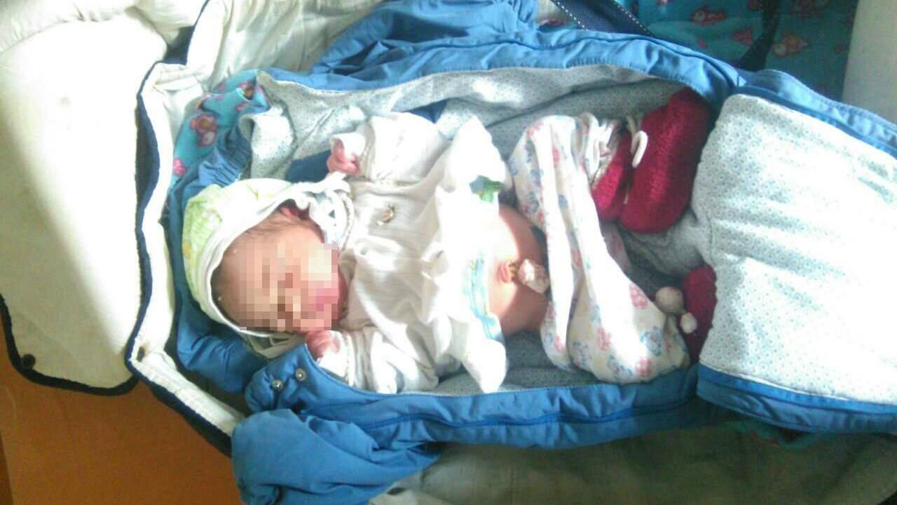 Жінка залишила у вагоні електрички новонароджену дитину 