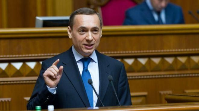 Одразу 17 депутатів і 3 міністрів готові взяти Мартиненка на поруки Одразу 17 депутатів і 3 міністрів готові взяти Мартиненка на поруки