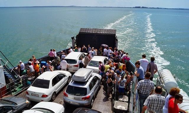 Непогода остановила работу Керченской паромной переправы Непогода остановила работу Керченской паромной переправы