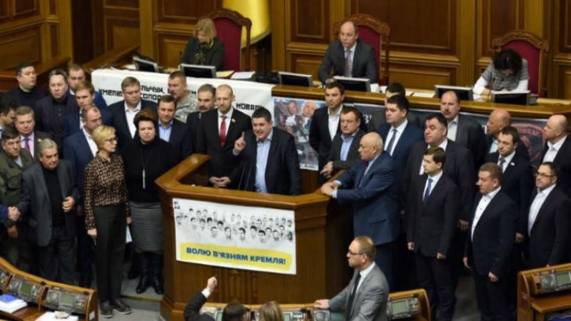 НАБУ: "Народний фронт" тисне і погрожує суду у справі Мартиненка НАБУ: "Народний фронт" тисне і погрожує суду у справі Мартиненка