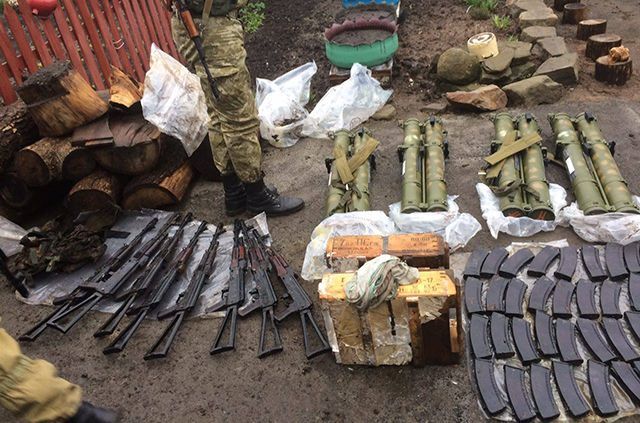 Поліція затримала поплічників бойовиків "ДНР" з цілим арсеналом зброї