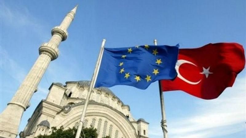 ЕС хочет приостановить переговоры с Турцией о вступлении