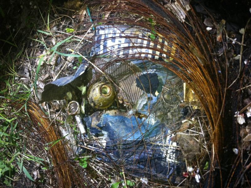 В Краматорске ребенок нашел возле школы шокирующий тайник: фото В Краматорске ребенок нашел возле школы шокирующий тайник: фото