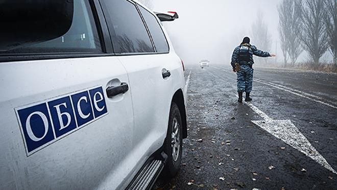 Автомобіль ОБСЄ підірвався в зоні АТО, є загиблі Автомобіль ОБСЄ підірвався в зоні АТО, є загиблі